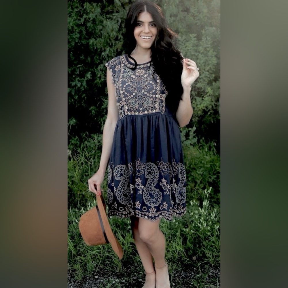 Anthro Virginia & Vanessa Putomayo
Embellished & A-line Shift Dress, Navy, Sz S.